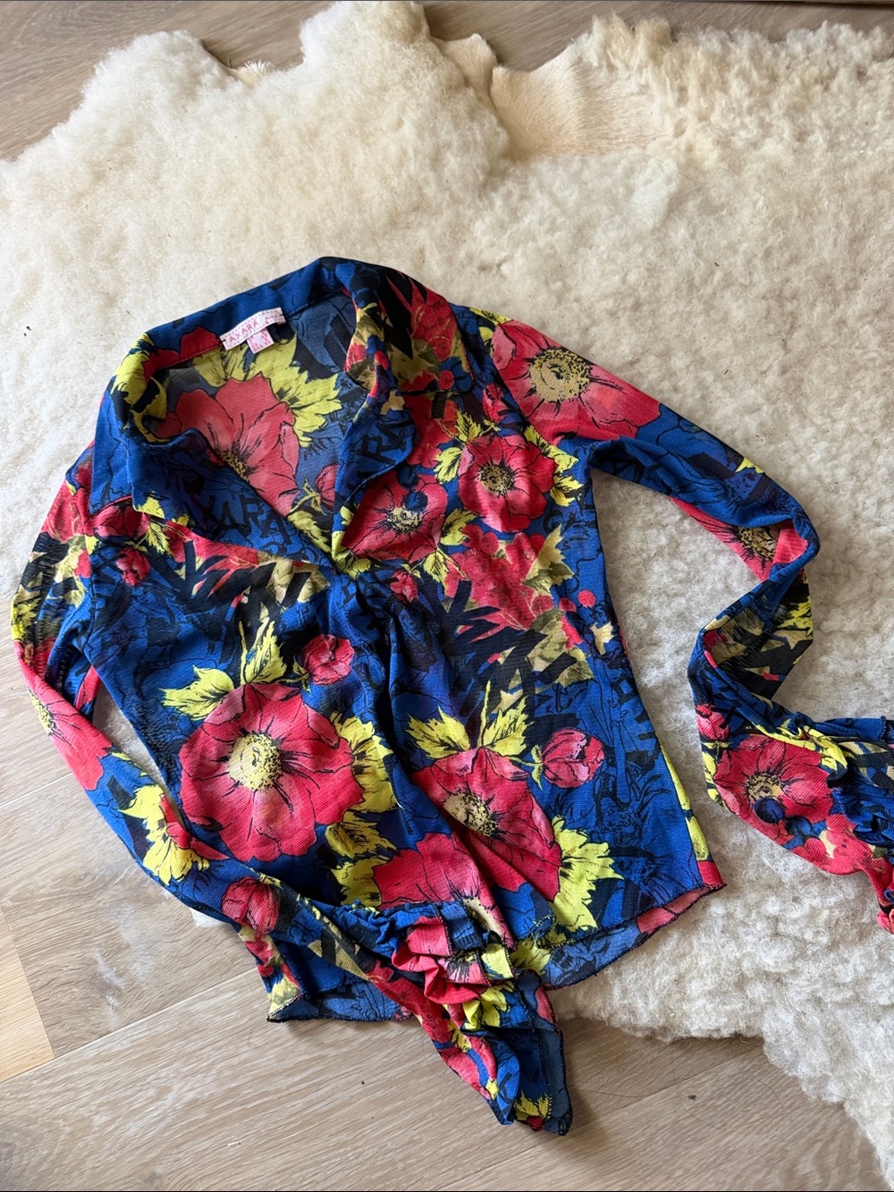 VTG mesh ruffle top ✨